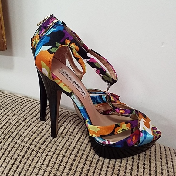 Heels - Picture 3 of 3